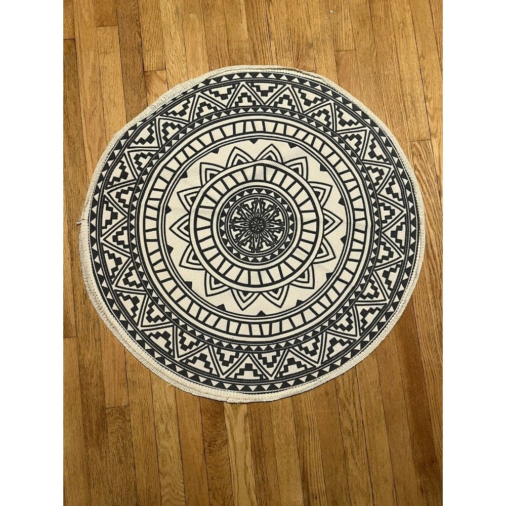 Circular Decorative Area Rug. 35 Inches